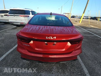 2024 Kia Forte LXS - miniatura 5
