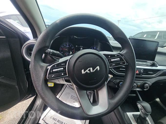 2024 Kia Forte LXS – miniatura 10