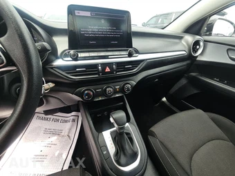 2024 Kia Forte LXS – miniatura 11