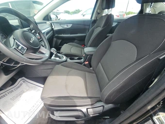 2024 Kia Forte LXS – miniatura 7