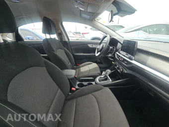 2024 Kia Forte LXS – miniatura 8