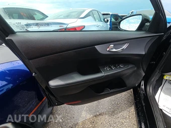 2024 Kia Forte LXS – miniatura 9