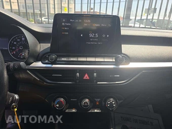2024 Kia Forte LXS - miniatura 10