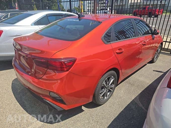 2024 Kia Forte LXS - miniatura 3