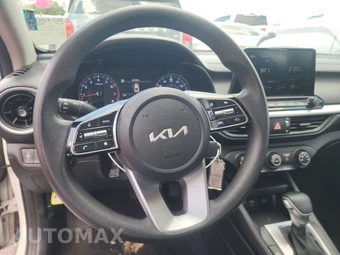 2024 Kia Forte LXS – miniatura 10