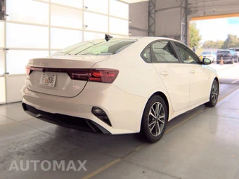 2024 Kia Forte LXS – miniatura 4