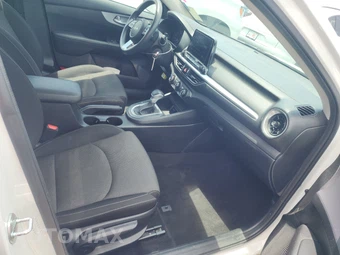 2024 Kia Forte LXS – miniatura 8