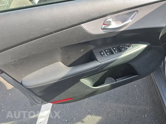 2024 Kia Forte LXS – miniatura 9