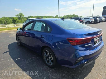 2024 Kia Forte LXS - miniatura 2