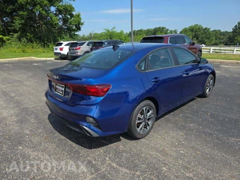 2024 Kia Forte LXS - miniatura 3