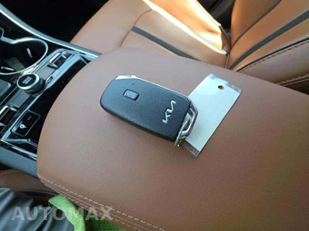 2024 Kia K5 GT - miniatura 5