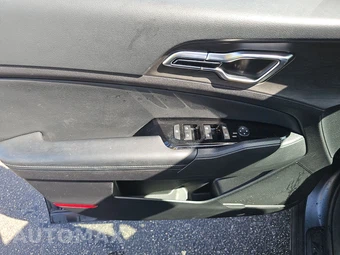 2024 Kia Sportage Plug-In Hybrid X-Line - miniatura 9