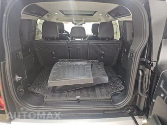 2024 Land Rover Defender 110 S - miniatura 16