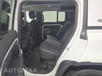 2024 Land Rover Defender 110 S - miniatura 13