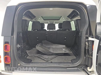 2024 Land Rover Defender 110 S - miniatura 16