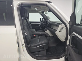 2024 Land Rover Defender 110 S - miniatura 8