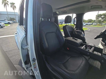2024 Land Rover Defender 110 S - miniatura 15