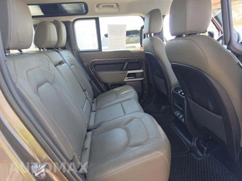 2024 Land Rover Defender 110 S - miniatura 16