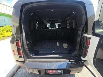 2024 Land Rover Defender 110 S - miniatura 14