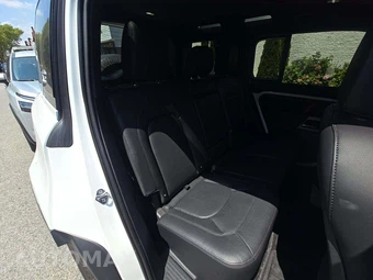 2024 Land Rover Defender 110 S - miniatura 16