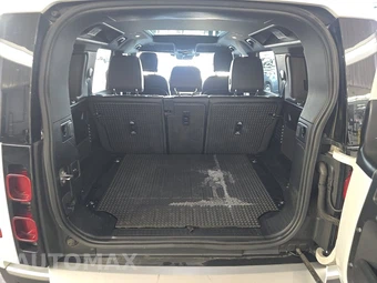 2024 Land Rover Defender 110 S - miniatura 16