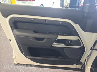2024 Land Rover Defender 110 S - miniatura 9