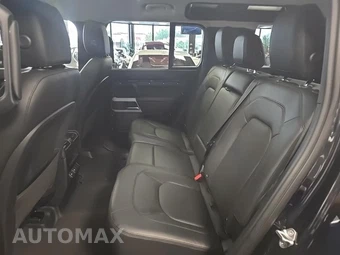 2024 Land Rover Defender 110 S - miniatura 16