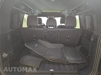 2024 Land Rover Defender 110 S - miniatura 16