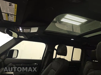 2024 Land Rover Defender 110 S - miniatura 17