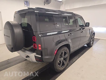 2024 Land Rover Defender 110 S - miniatura 4