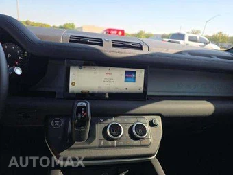 2024 Land Rover Defender 110 S - miniatura 10