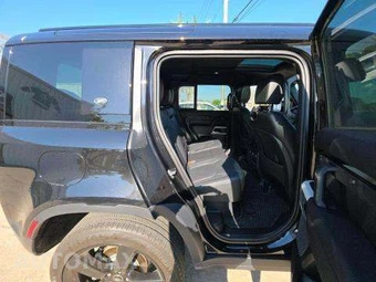 2024 Land Rover Defender 110 S - miniatura 16