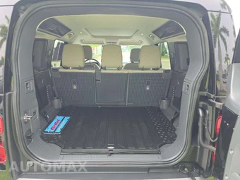 2024 Land Rover Defender 110 S - miniatura 11
