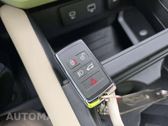 2024 Land Rover Defender 110 S - miniatura 5