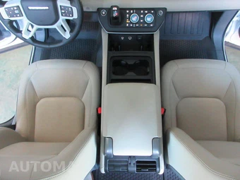 2024 Land Rover Defender 110 S - miniatura 17