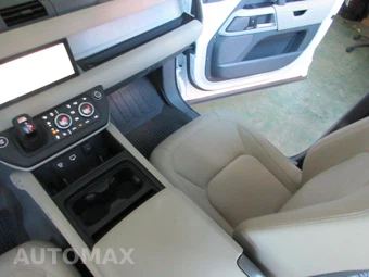 2024 Land Rover Defender 110 S - miniatura 19