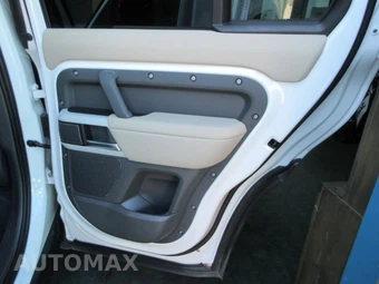 2024 Land Rover Defender 110 S - miniatura 31