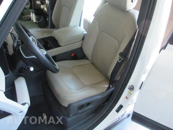 2024 Land Rover Defender 110 S - miniatura 8
