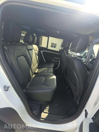 2024 Land Rover Defender 110 SE - miniatura 13