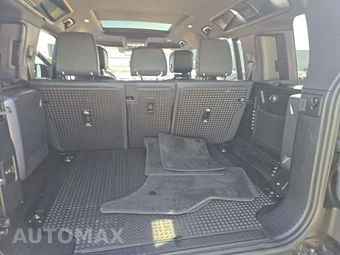 2024 Land Rover Defender 110 SE - miniatura 11