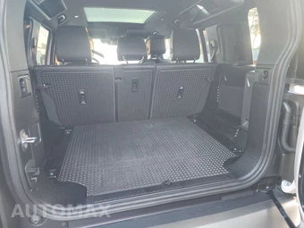 2024 Land Rover Defender 110 X-Dynamic SE - miniatura 16