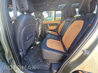 2024 Land Rover Defender 110 X-Dynamic SE - miniatura 13