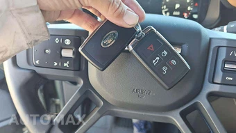 2024 Land Rover Defender 110 X-Dynamic SE - miniatura 24