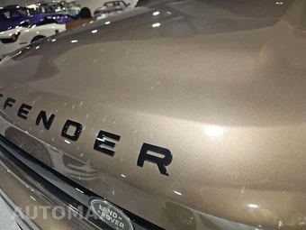 2024 Land Rover Defender 110 X-Dynamic SE - miniatura 21