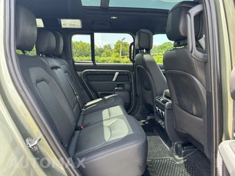 2024 Land Rover Defender 110 X-Dynamic SE - miniatura 17