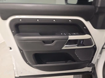 2024 Land Rover Defender 110 X-Dynamic SE - miniatura 9