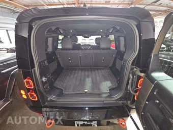 2024 Land Rover Defender 110 X - miniatura 14