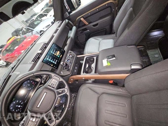 2024 Land Rover Defender 110 X - miniatura 8