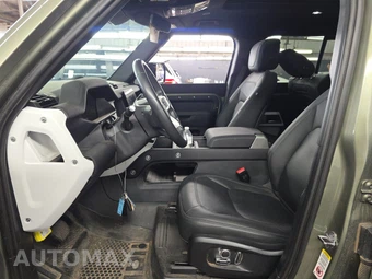 2024 Land Rover Defender 130 S - miniatura 7