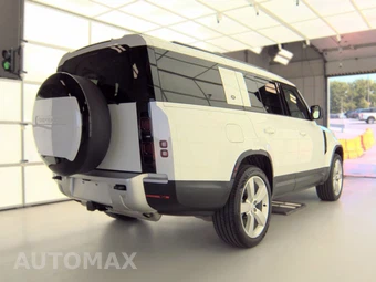 2024 Land Rover Defender 130 S - miniatura 4